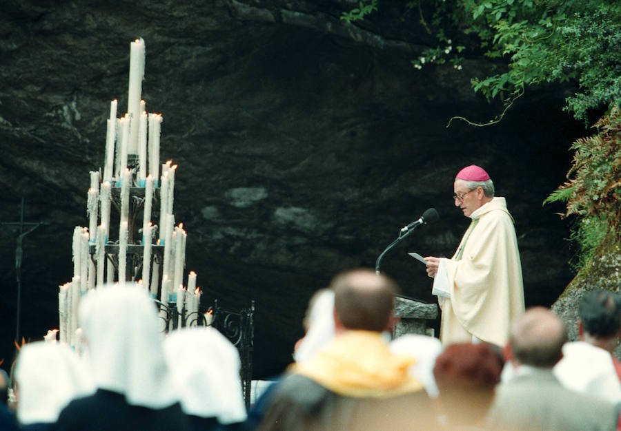 José María Setién en Lourdes, en 1998