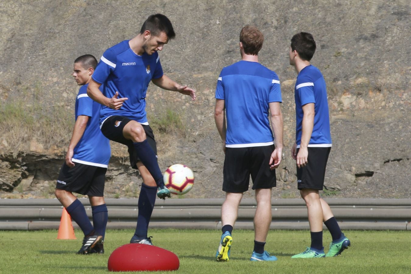 Segundo entrenamiento de la semana en Zubieta para los hombres de Asier Garitano.