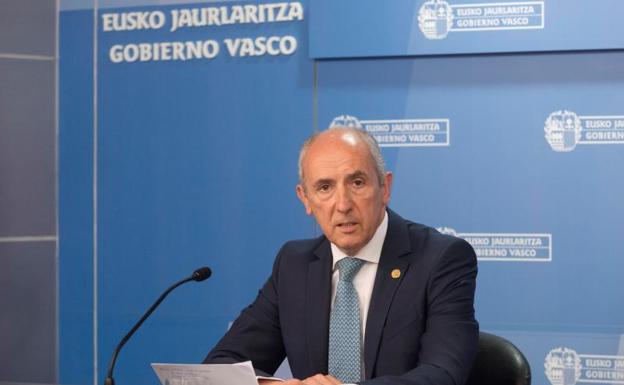 El consejero portavoz del Gobierno Vasco, Josu Erkoreka, informa en rueda de prensa los asuntos aprobados tras la reunión del Consejo de Gobierno