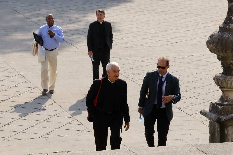 Los decanos de las universidades de la Compañia de Jesús que estos días están reunidos en Bilbao en su asamblea mundial visitan la Basílica de Loiola. Además, los académicos han visitado la casa de Iñigo de Loiola fundador de los Jesuitas. 