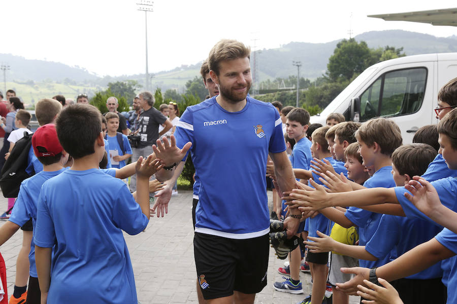 Muchos aficionados, sobre todo niños, han disfrutado del esfuerzo de su jugadores
