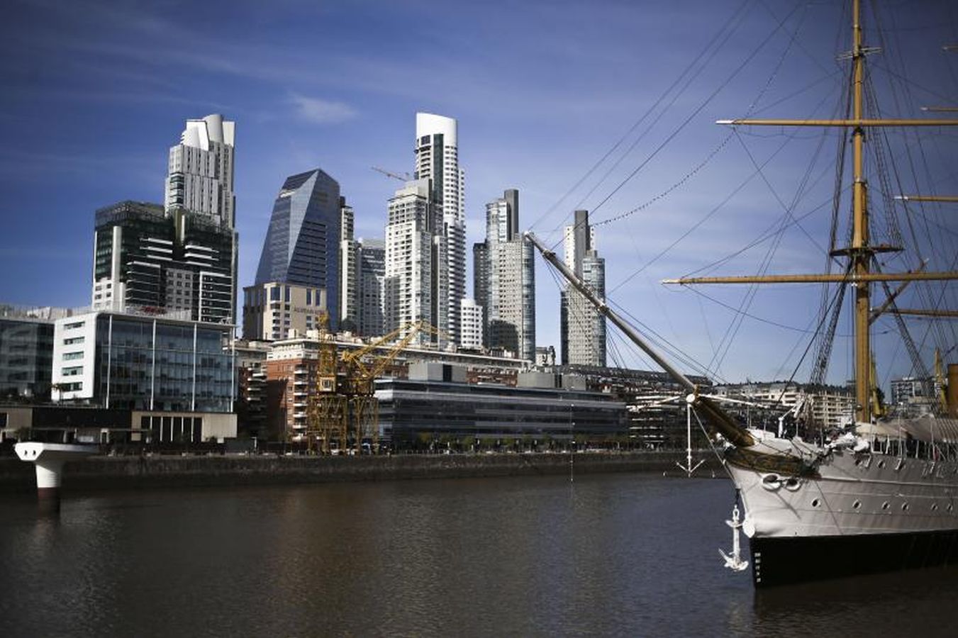 Un vistazo general al barrio más nuevo y moderno de Buenos Aires (Argentina), Puerto Madero.