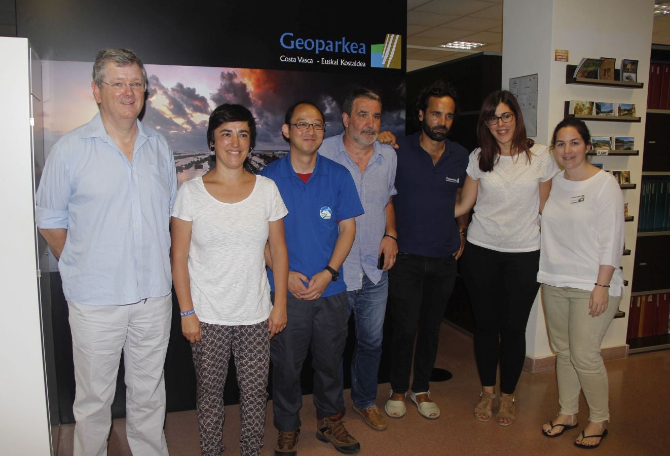 Cuatro años después de su primer proceso de revalidación, superado de manera contundente con una 'tarjeta verde', el Geoparque de la Costa Vasca acoge a evaluadores internacionales de la Unesco para determinar si continúa como Geoparque Mundial de la Unesco por un período de otros cuatro años.