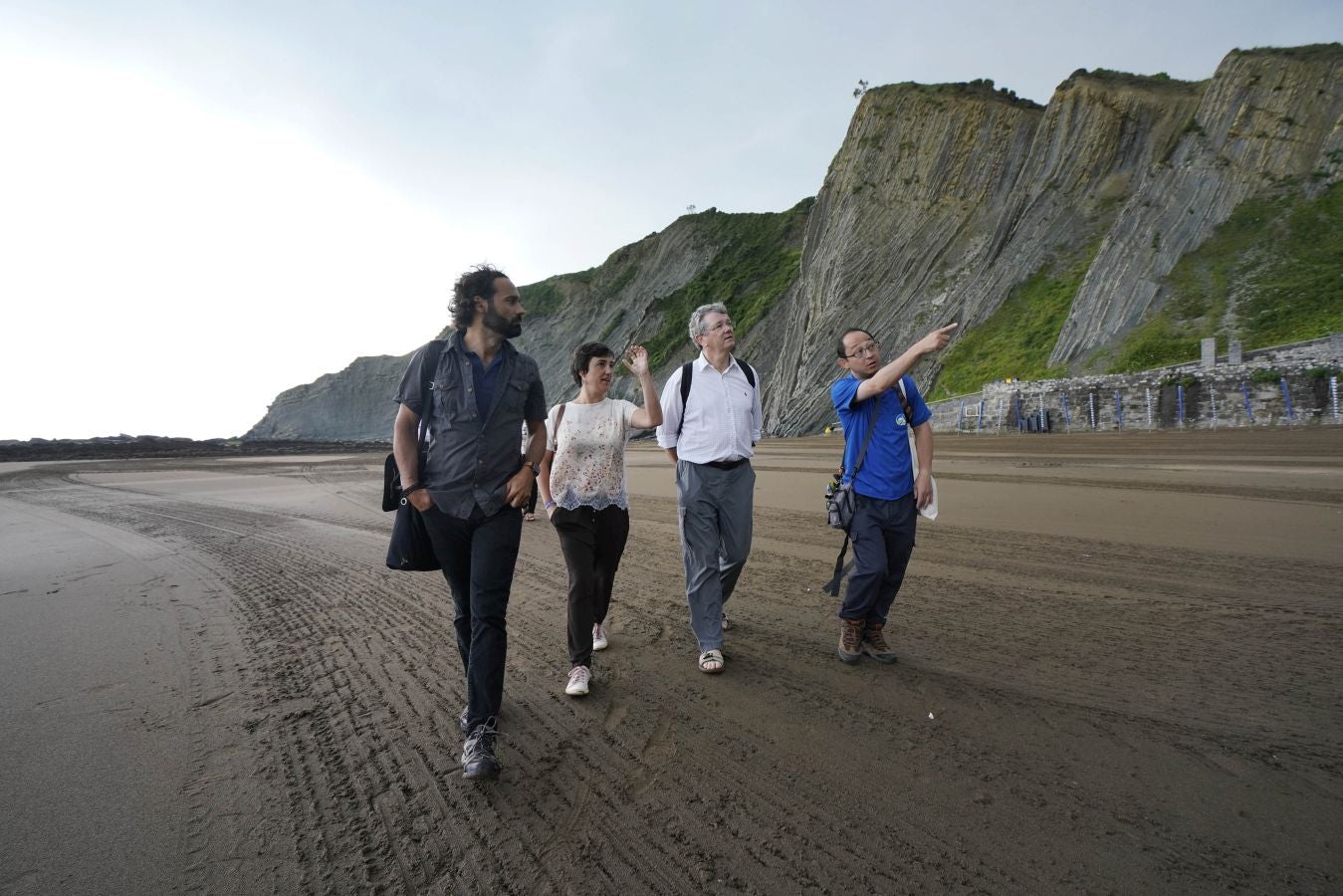 Cuatro años después de su primer proceso de revalidación, superado de manera contundente con una 'tarjeta verde', el Geoparque de la Costa Vasca acoge a evaluadores internacionales de la Unesco para determinar si continúa como Geoparque Mundial de la Unesco por un período de otros cuatro años.