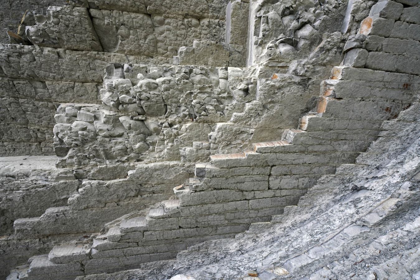 Cuatro años después de su primer proceso de revalidación, superado de manera contundente con una 'tarjeta verde', el Geoparque de la Costa Vasca acoge a evaluadores internacionales de la Unesco para determinar si continúa como Geoparque Mundial de la Unesco por un período de otros cuatro años.