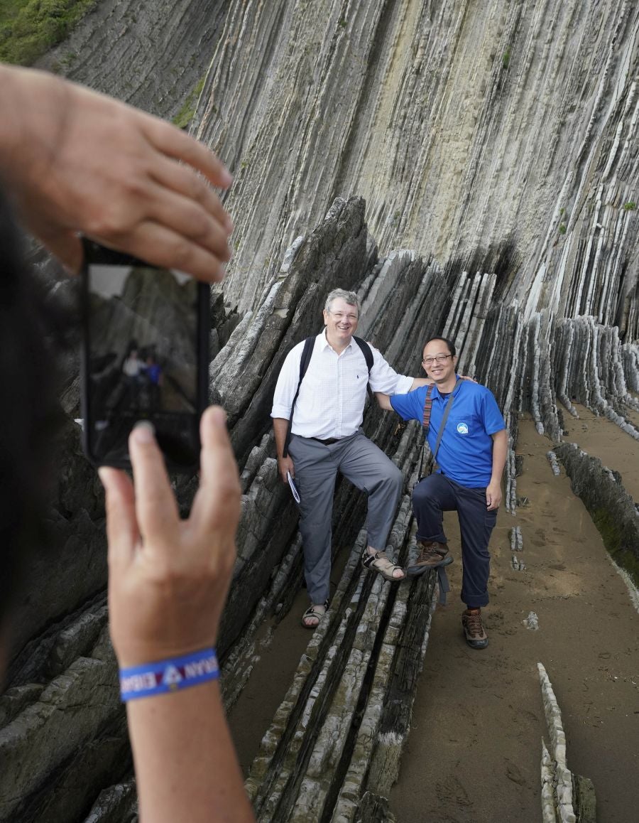 Cuatro años después de su primer proceso de revalidación, superado de manera contundente con una 'tarjeta verde', el Geoparque de la Costa Vasca acoge a evaluadores internacionales de la Unesco para determinar si continúa como Geoparque Mundial de la Unesco por un período de otros cuatro años.