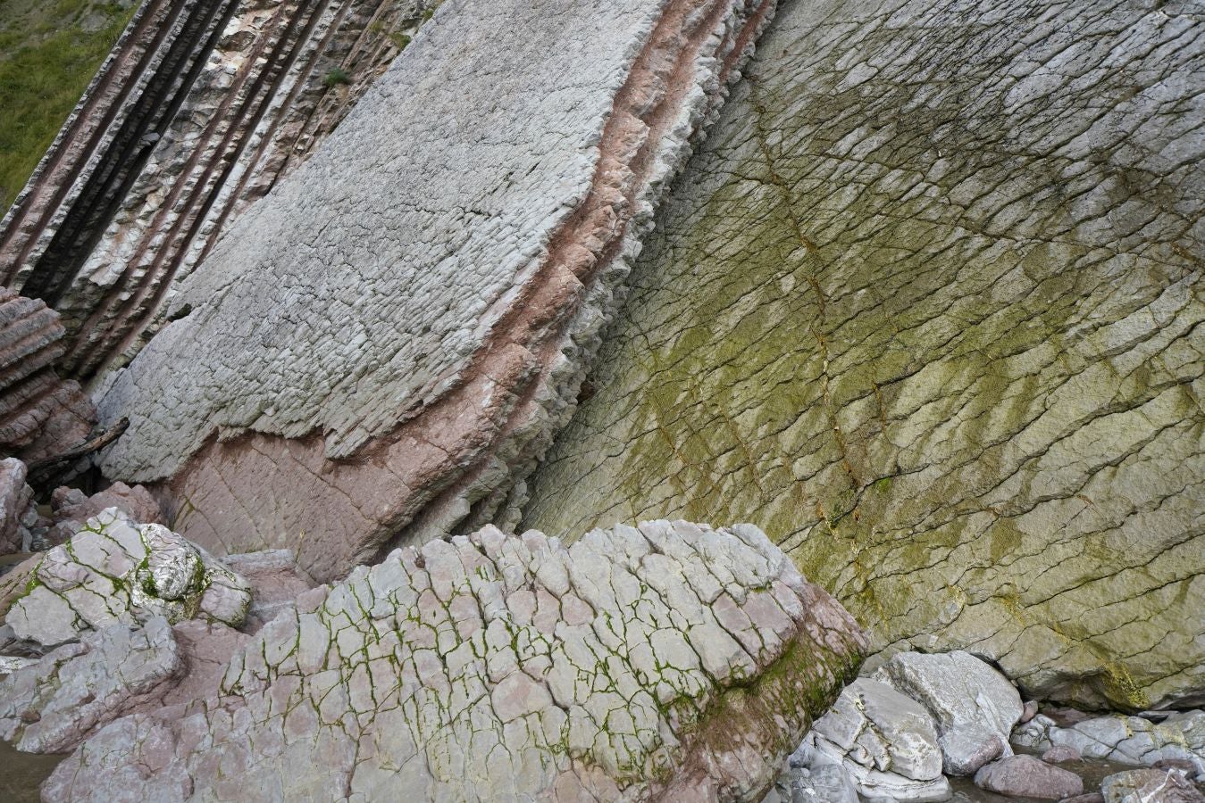 Cuatro años después de su primer proceso de revalidación, superado de manera contundente con una 'tarjeta verde', el Geoparque de la Costa Vasca acoge a evaluadores internacionales de la Unesco para determinar si continúa como Geoparque Mundial de la Unesco por un período de otros cuatro años.