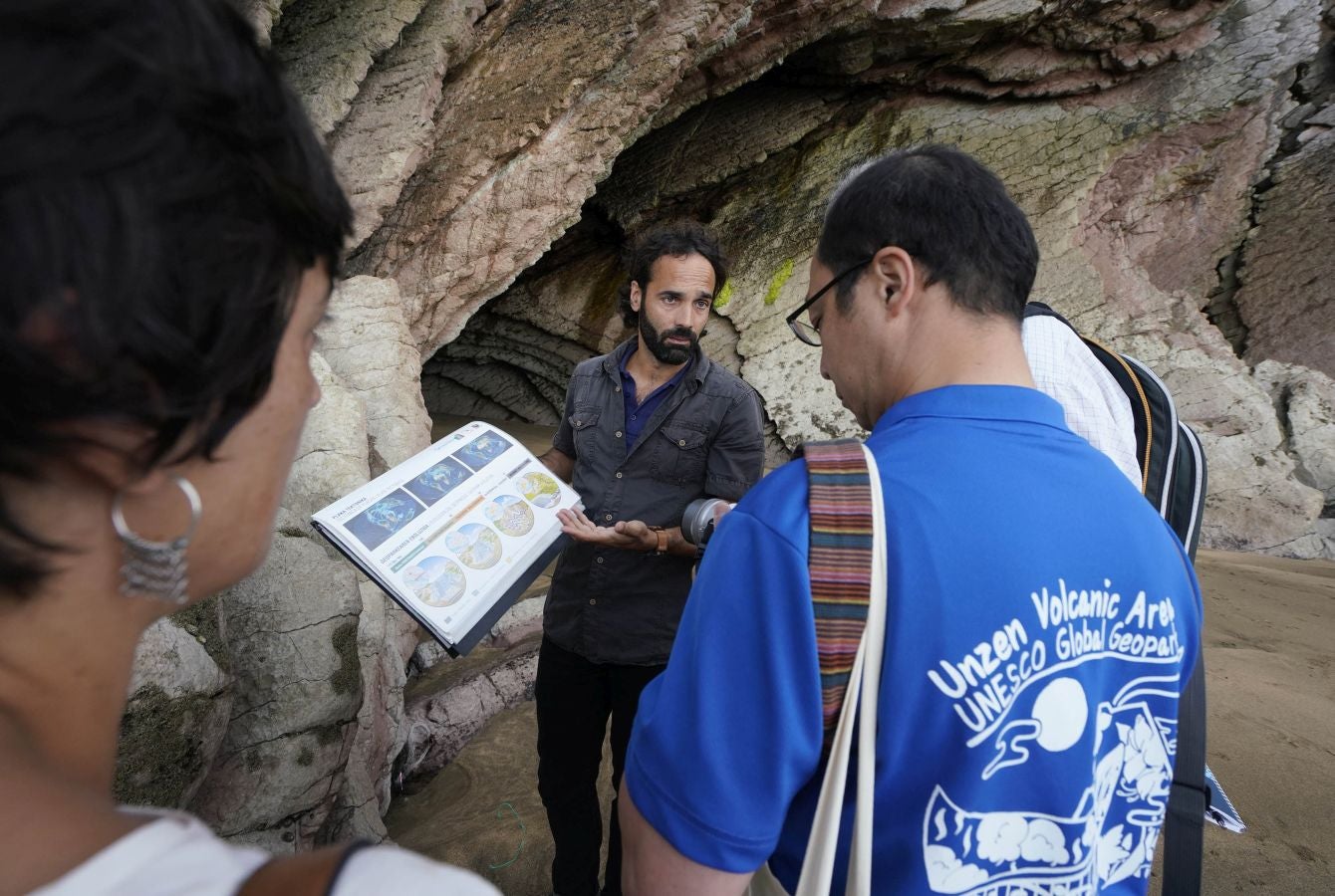 Cuatro años después de su primer proceso de revalidación, superado de manera contundente con una 'tarjeta verde', el Geoparque de la Costa Vasca acoge a evaluadores internacionales de la Unesco para determinar si continúa como Geoparque Mundial de la Unesco por un período de otros cuatro años.