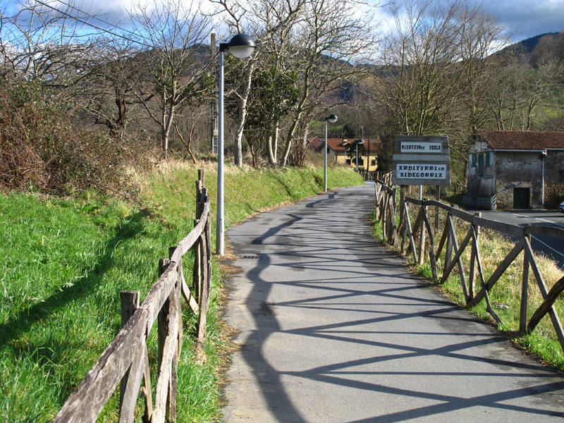 A los pies de las Peñas de Aia, un laberinto de galerías excavadas a pico convierte el valle de Oiartzun en un auténtico queso gruyer