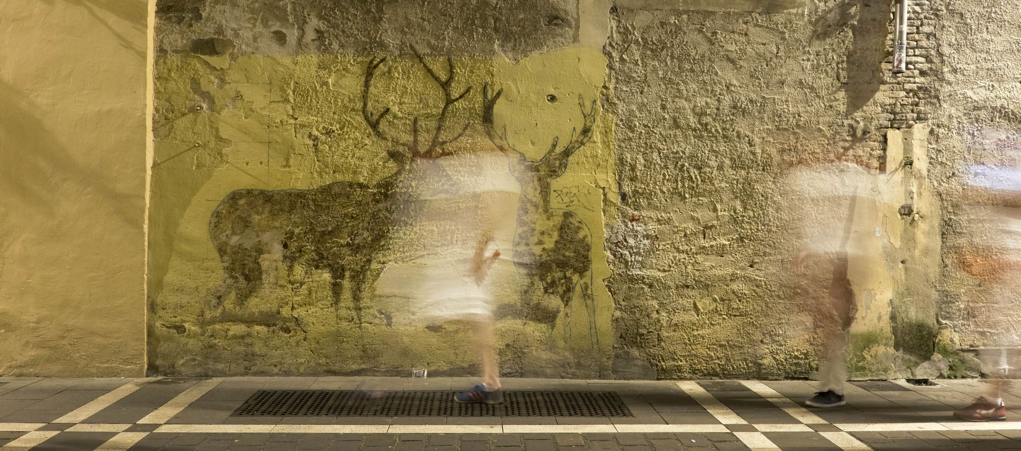 Pamplona, con sus rincones oscuros, sus fantasmas y sus leyendas de cuchillos