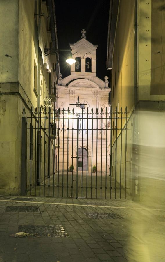 Pamplona, con sus rincones oscuros, sus fantasmas y sus leyendas de cuchillos