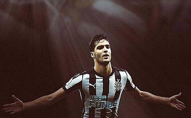 Merino, con la camiseta del Newcastle.