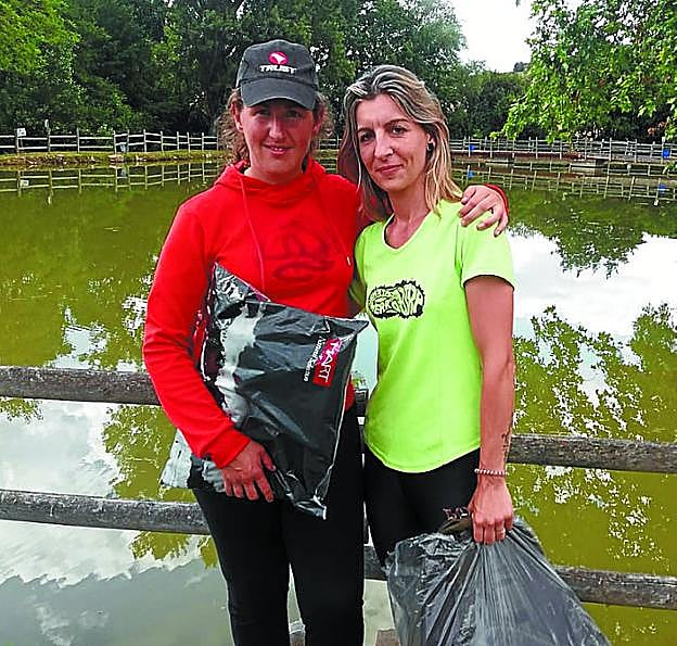 Puntería. Leire Egaña, campeona, junto a Ederne Sarasola, segunda.