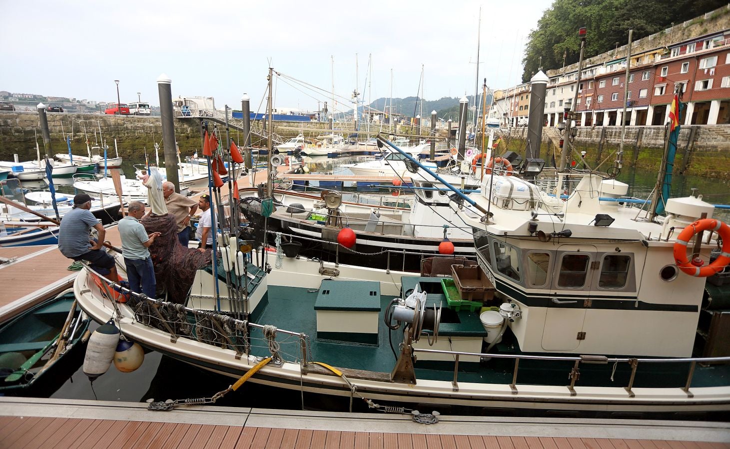 Los 'arrantzales' han paseado a la Virgen del Carmen como homenaje a la gente de la mar