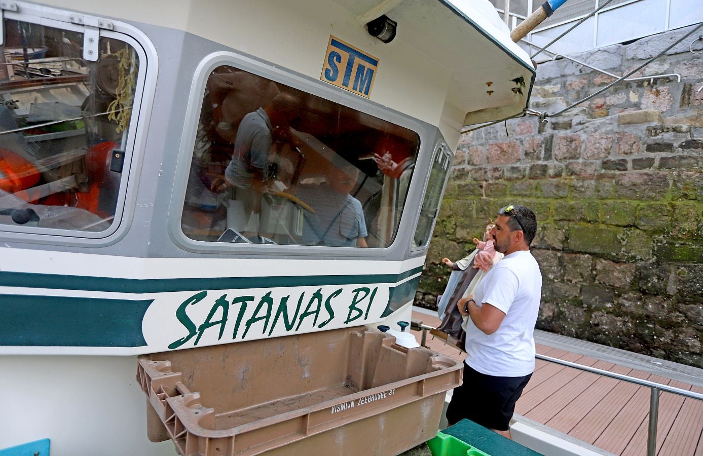 Los 'arrantzales' han paseado a la Virgen del Carmen como homenaje a la gente de la mar