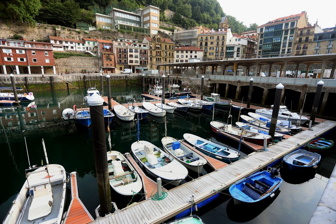 Los 'arrantzales' han paseado a la Virgen del Carmen como homenaje a la gente de la mar