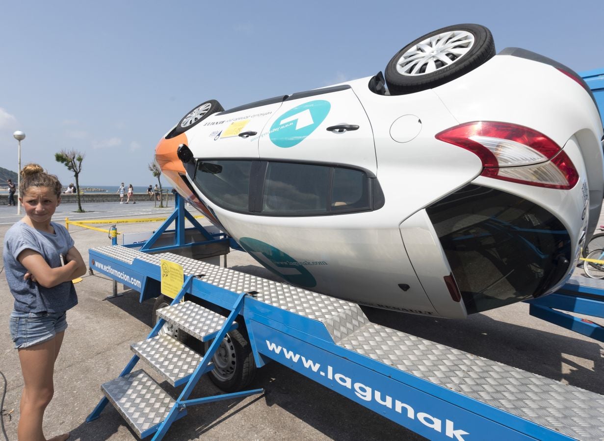 La DYA de Gipuzkoa ha celebrado su 45 aniversario con diferentes actividades en la explanada de Sagües