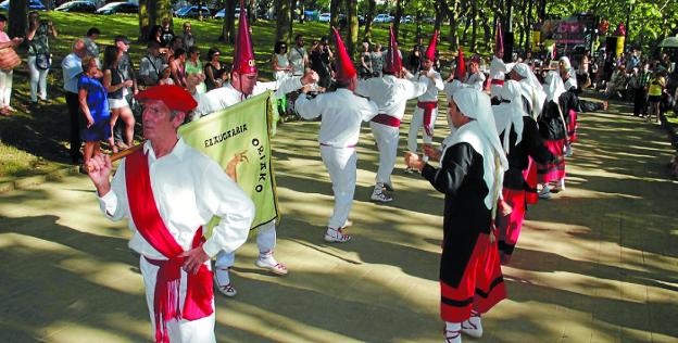 El baile de la tradicional 'Sorgin-Dantza de Oria' será uno de los actos estrella de las fiestas. 