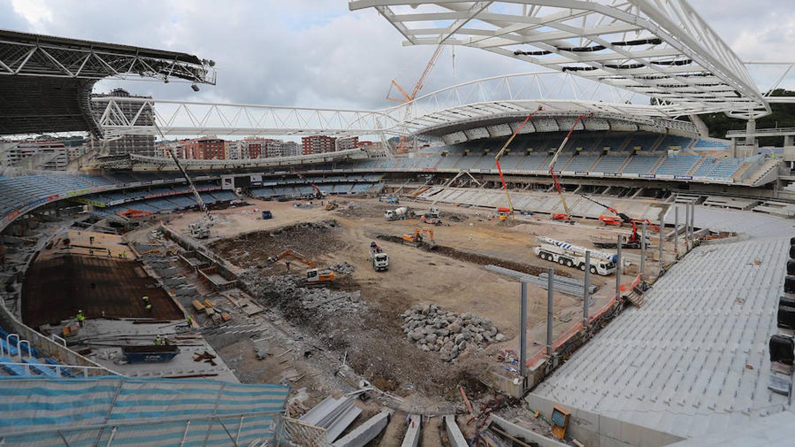 Los operarios continúan trabajando en el nuevo estadio de la Real Sociedad.