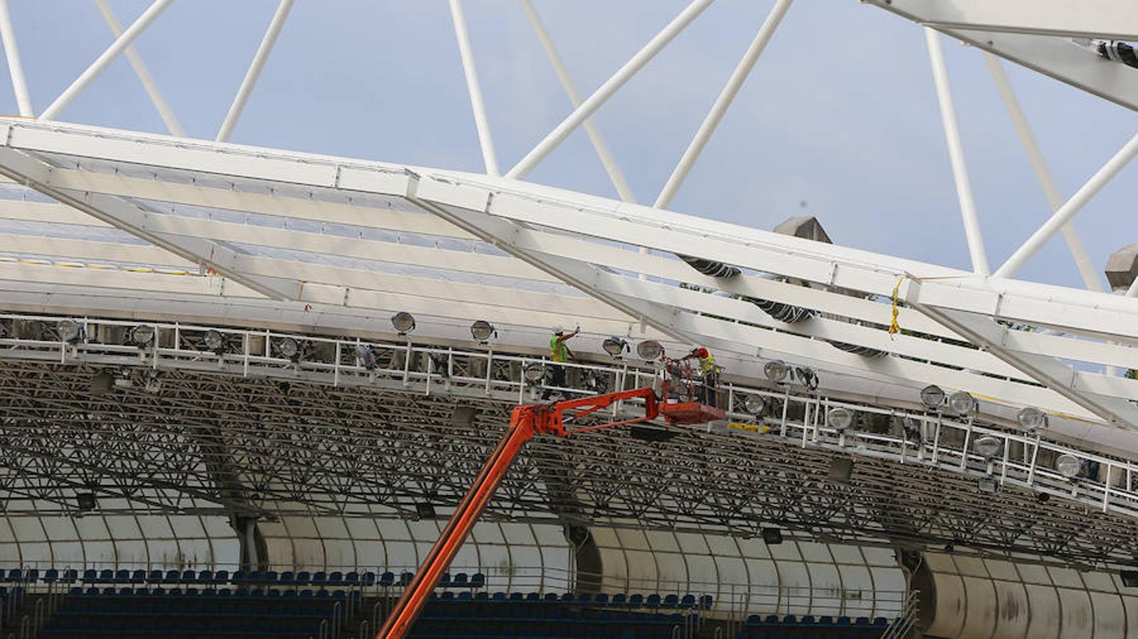 Los operarios continúan trabajando en el nuevo estadio de la Real Sociedad.