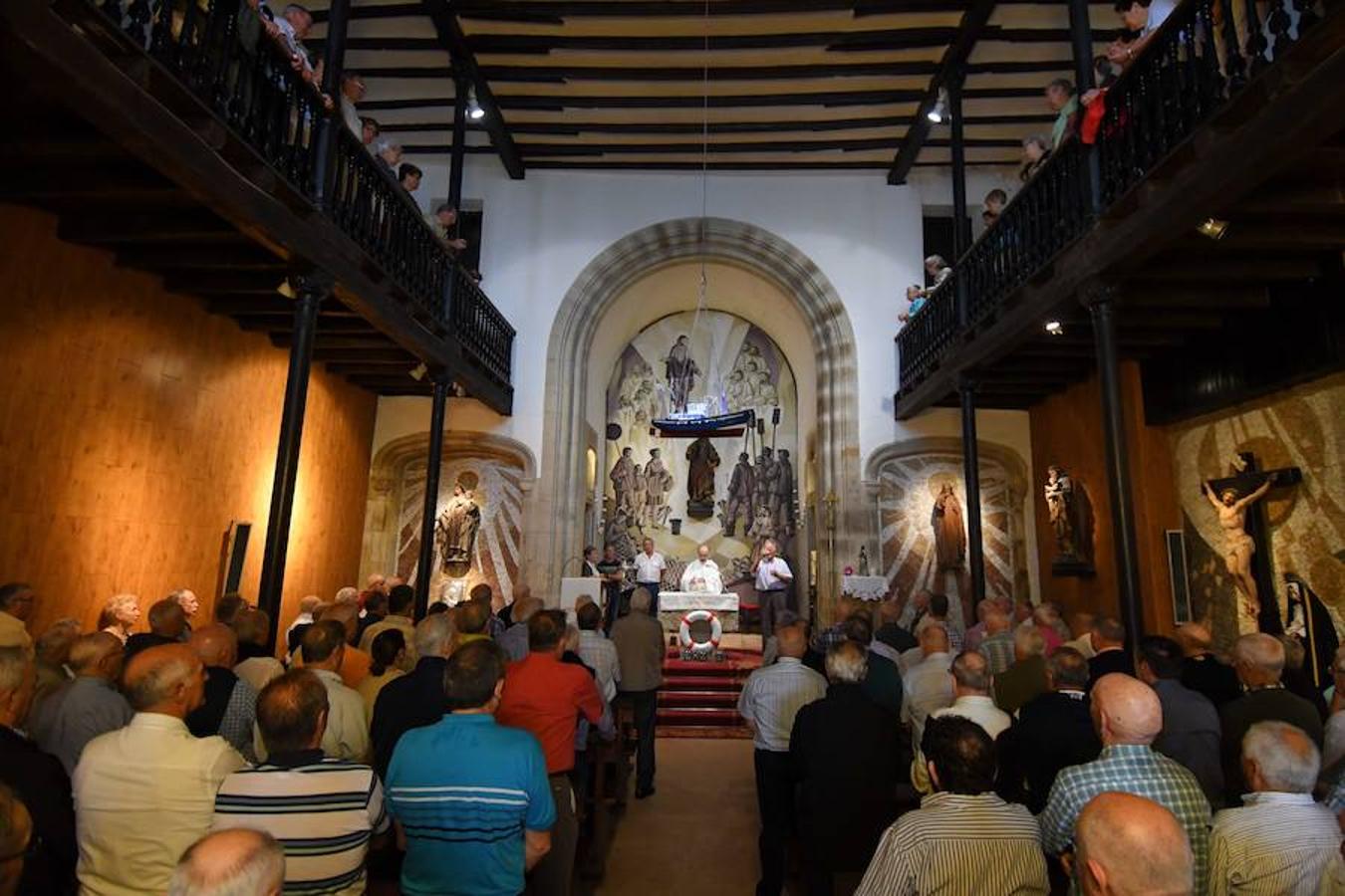 Este lunes 16 de julio se ha celebrado el día de la Virgen del Carmen en San Sebastián. El festejo, este año, ha contado con una novedad, la Coofradía donostiarra Karmengo Ama ha recuperado la tradicional procesión marítima de la Virgen por la bahía de La Concha. 