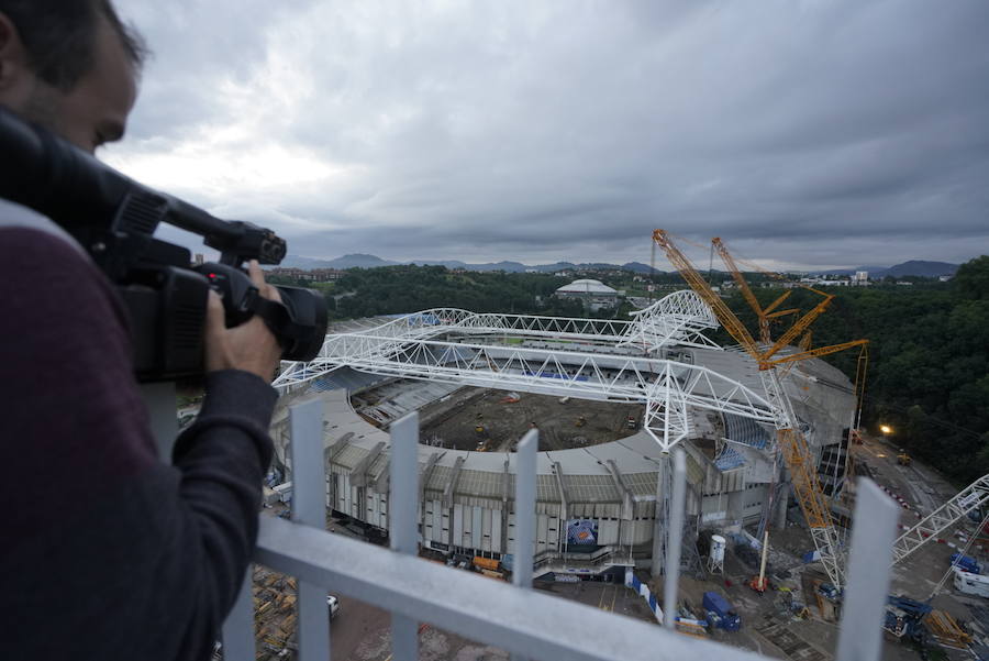 La previsión es que la megaestructura que caracterizará al estadio quede configurada a mediodía