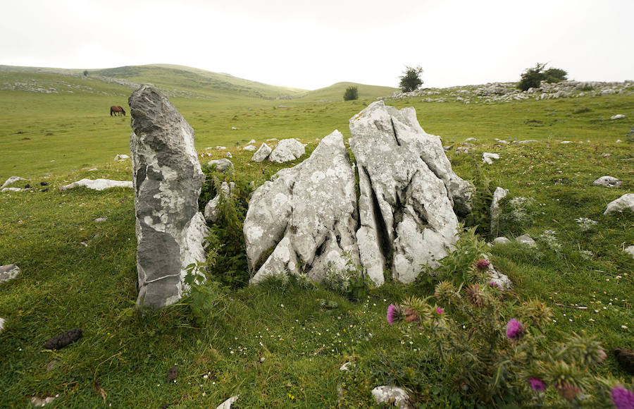 Lo que estaba catalogado como «túmulo» ha resultado ser una edificación -de planta aparentemente octogonal- que data de la época de los romanos. Concretamente, de entre los siglos I y III de nuestra era.