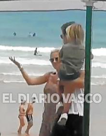 Imagen secundaria 2 - Elsa Pataky, en la terraza del Marina Txiki de Zarautz. En las imágenes inferiores, el hotel Iturregi y Elsa Pataky junto a Chris Hemsworth. 