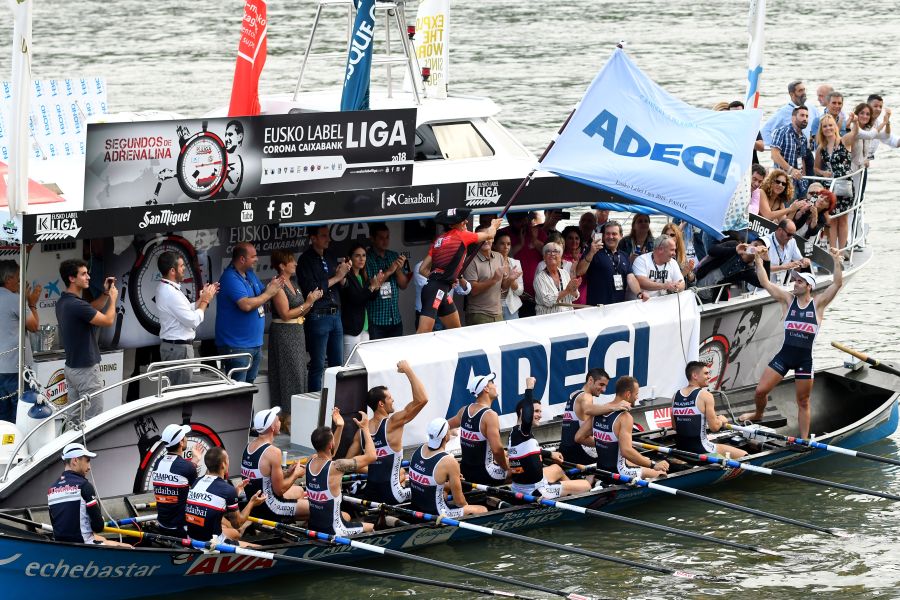 Urdaibai se ha llevado la II Bandera Adegi, la séptima bandera de la Liga Eusko Label, por delante de Hondarribia y Zierbena, en una regata muy igualadad.