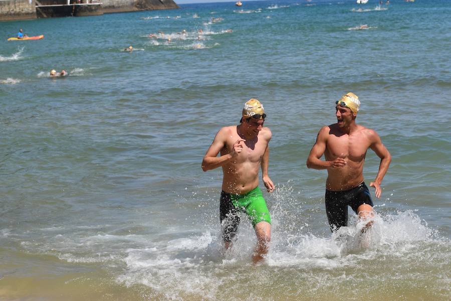 La 48 edición de la travesía, con record de participación de 3.000 nadadores en la salida, se ha convertido en la Behobia de las pruebas a nado.