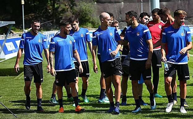Guridi, junto a varios compañeros, durante un entrenamiento en Zubieta.