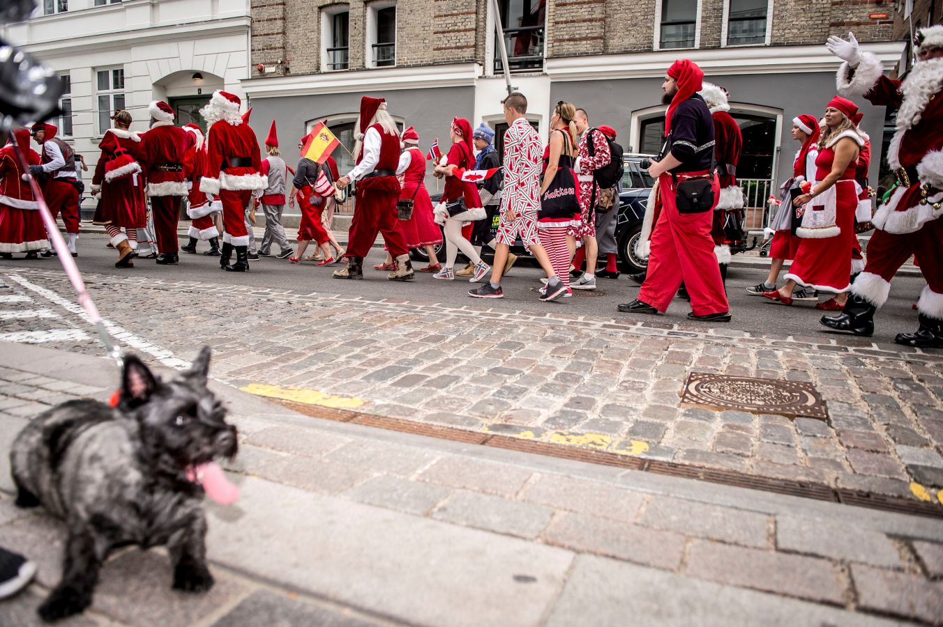 Este domingo se ha celebrado la 61ª conferencia anual de Papá Noel en Copenhague. Más de 150 Santa Claus se reunieron ayer en Dinamarca