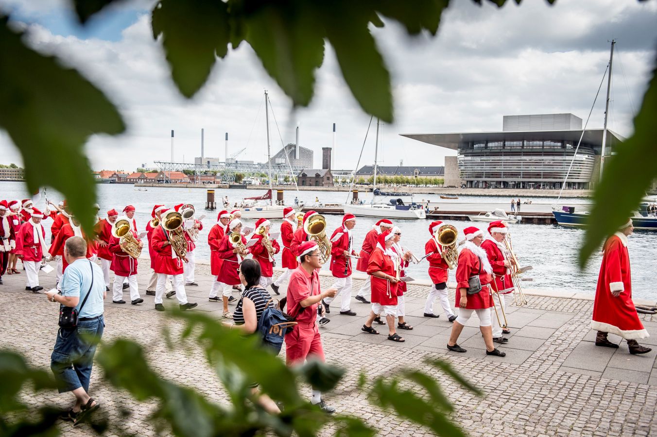 Este domingo se ha celebrado la 61ª conferencia anual de Papá Noel en Copenhague. Más de 150 Santa Claus se reunieron ayer en Dinamarca