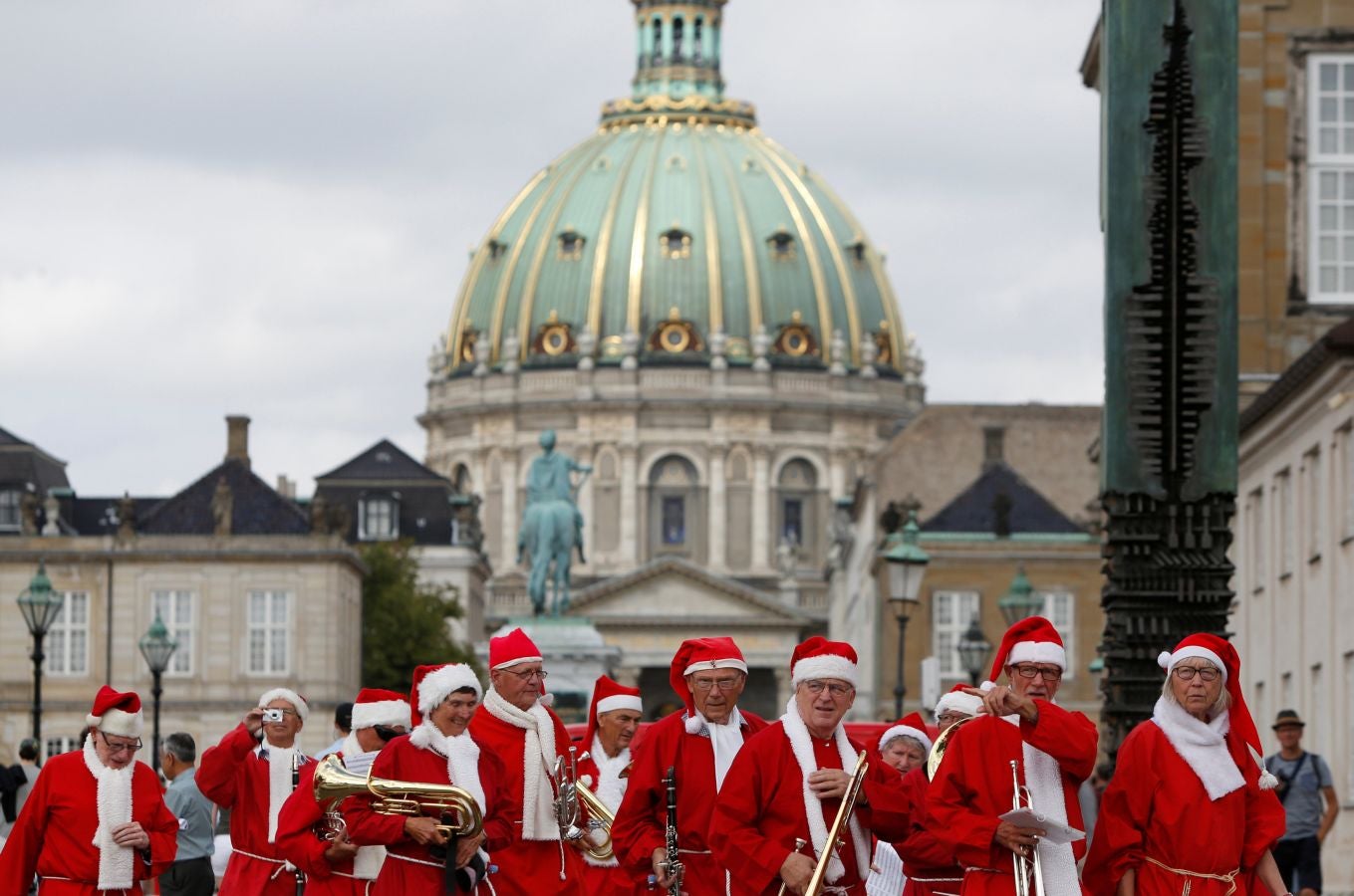 Este domingo se ha celebrado la 61ª conferencia anual de Papá Noel en Copenhague. Más de 150 Santa Claus se reunieron ayer en Dinamarca