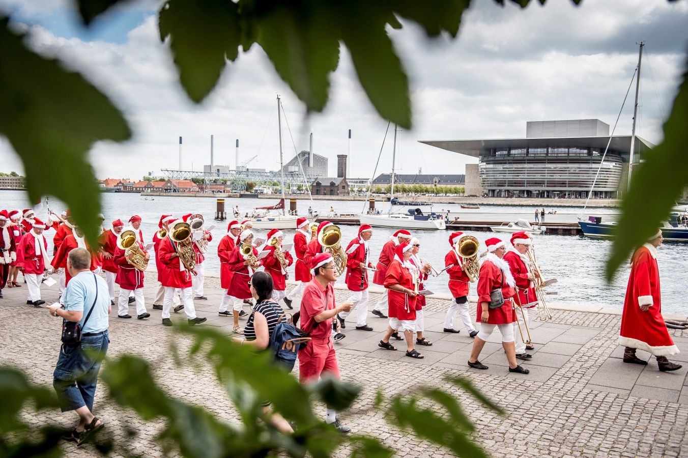 Este domingo se ha celebrado la 61ª conferencia anual de Papá Noel en Copenhague. Más de 150 Santa Claus se reunieron ayer en Dinamarca