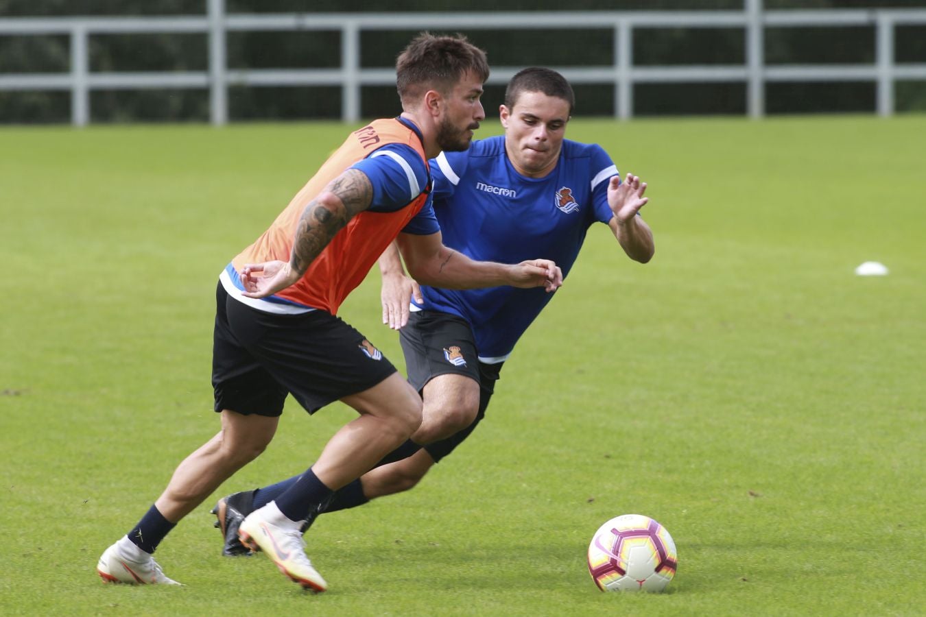 Mikel Merino y Imanol Agirretxe han iniciado el entrenamiento junto al resto del grupo, mientras que los centrales Raúl Navas y Héctor Moreno están en el José Luis Orbegozo haciendo carrera continua