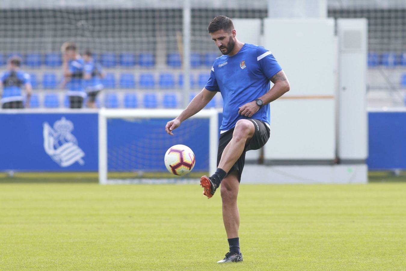 Mikel Merino y Imanol Agirretxe han iniciado el entrenamiento junto al resto del grupo, mientras que los centrales Raúl Navas y Héctor Moreno están en el José Luis Orbegozo haciendo carrera continua