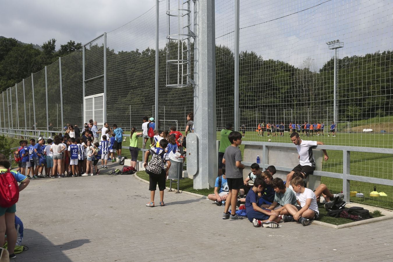 Mikel Merino y Imanol Agirretxe han iniciado el entrenamiento junto al resto del grupo, mientras que los centrales Raúl Navas y Héctor Moreno están en el José Luis Orbegozo haciendo carrera continua