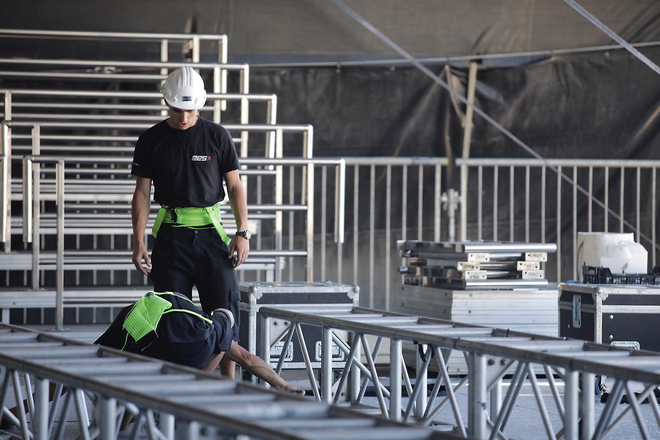 Ya están levantadas y casi preparadas todas las infraestructuras del Jazzaldia, y especialmente la del gran Escenario Verde de la playa de la Zurriola, donde mañana a las 21.00 horas actuará el maestro de la salsa Rubén Blades