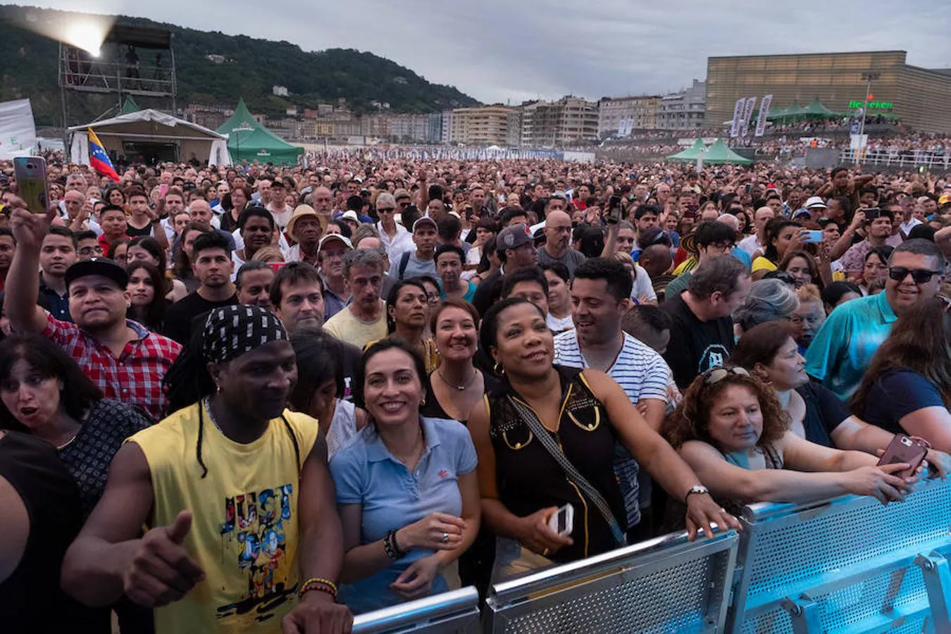 La estrella de esta apertura del Festival de Jazz de San Sebastián interpretó muchos de los clásicos que han brotado de su pluma durante casi medio siglo de poesía