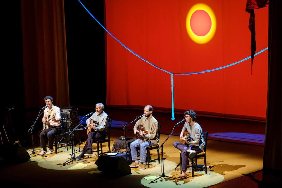 Ofertório, un título ceremonial para el espectáculo familiar con el que Caetano Veloso y sus tres hijos, Moreno, Zeca y Tom Veloso, inauguraron el ciclo de conciertos del Kursaal