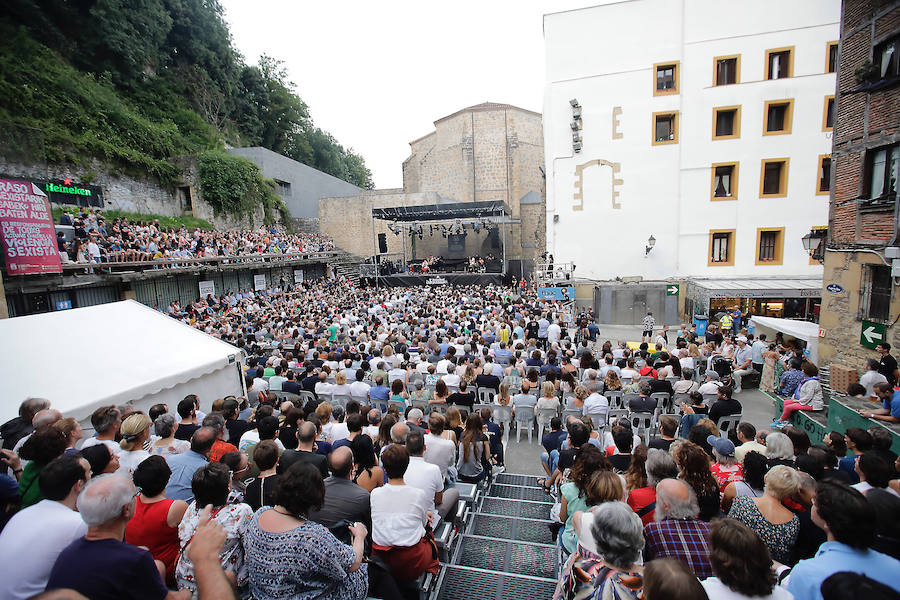 El joven músico estrenó con su cuarteto los conciertos de la Plaza de la Trinidad en esta edición del Jazzaldia