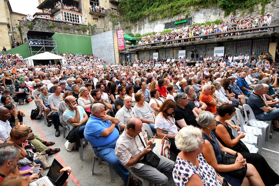 Chick Corea con su Akoustic Band, acompañado por John Patitucci al contrabajo y Dave Weckl a la batería, ofreció un entrañable concierto en la plaza de la Trinidad dentro de la 53 edición del Jazzaldia.