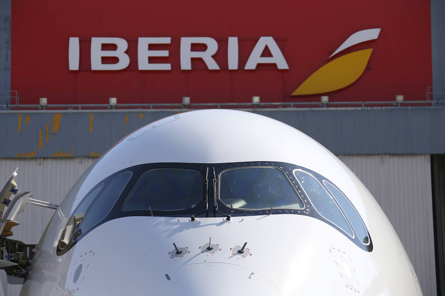 Iberia ha bautizado con el nombre 'Plácido Domingo' a su primer A350, un acto que ha contado con la presencia del tenor español que ha manifestado «una gran emoción» por este reconocimiento, que ha calificado de «privilegio».