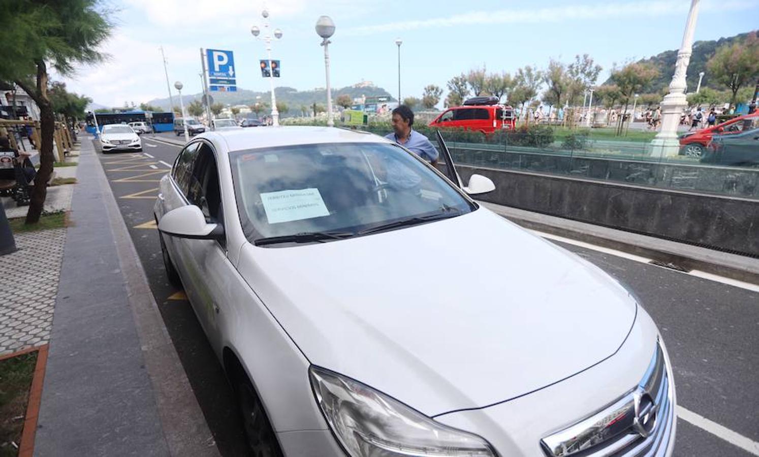 El sector de los taxistas se ha concentrado este lunes en la Estación del Norte yse ha dirigido en caravana hacia Pío XII