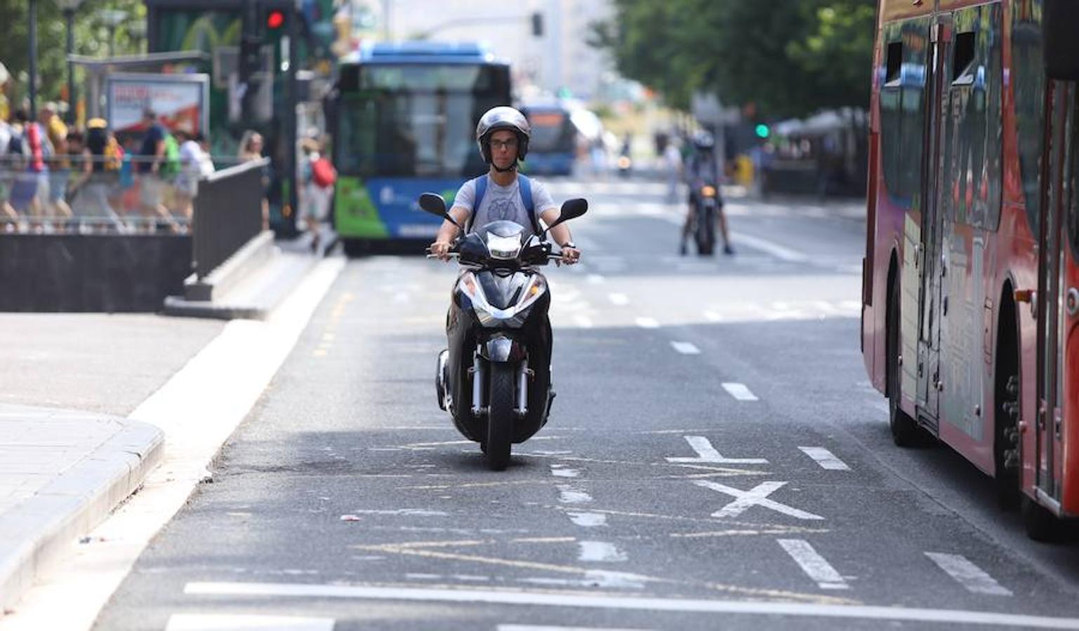 El sector de los taxistas se ha concentrado este lunes en la Estación del Norte yse ha dirigido en caravana hacia Pío XII