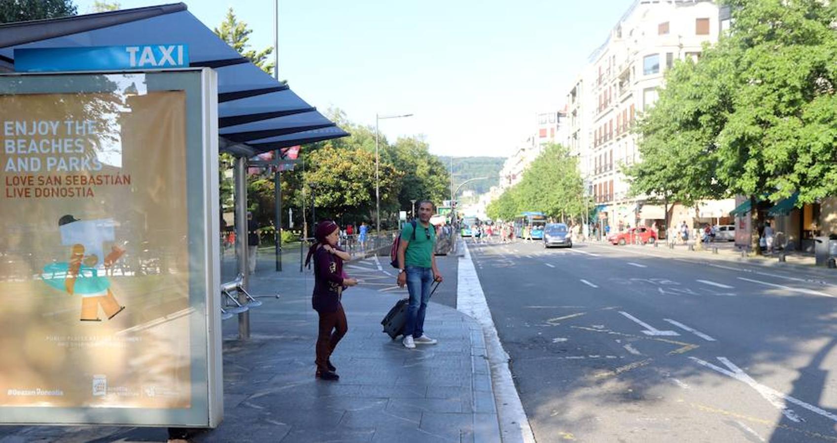 El sector de los taxistas se ha concentrado este lunes en la Estación del Norte yse ha dirigido en caravana hacia Pío XII
