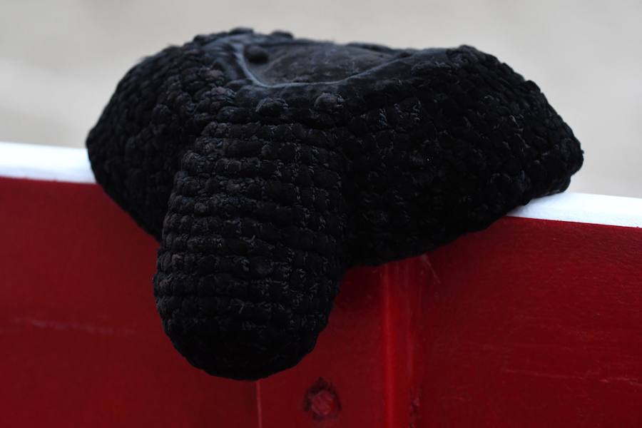 El diestro Pepe Moral fue el gran protagonista en el cierre de los sanignacios de Azpeitia por las dos grandes faenas que firmó a los dos toros con opciones de una desigual corrida de Cuadri, labores que, al final, quedaron sin premio por su mala tarde con los aceros