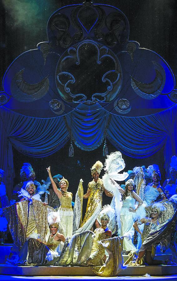 «El mundo de la revista le da un toque exótico a esta ópera»