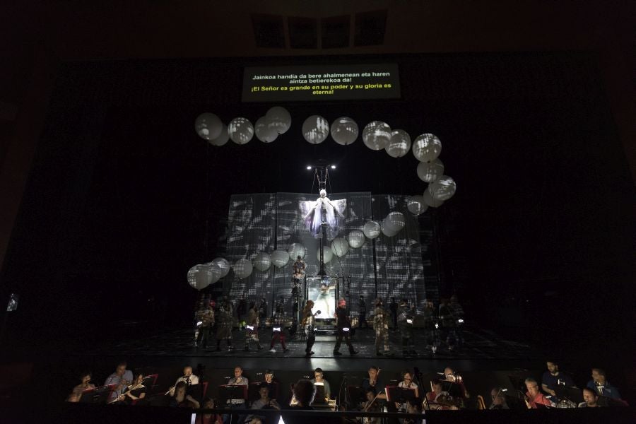 Ensayo general de La Fura dels Baus junto a la Orquesta Sinfónica de Bilbao este miércoles en el Kursaal